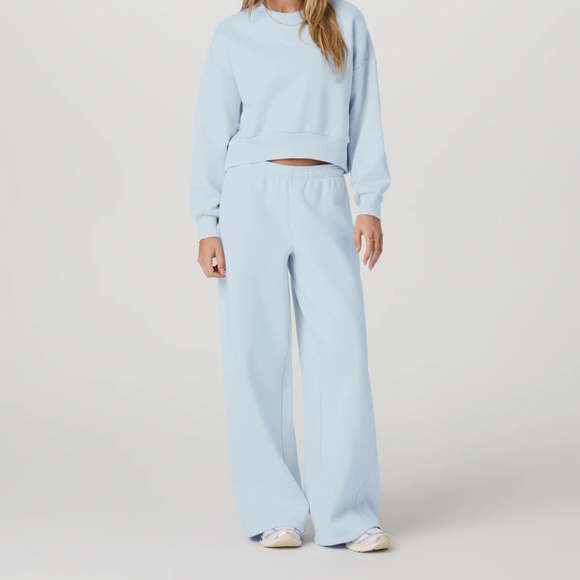 Brand new Vuori Restore Wideleg Sweatpant - Picture 2 of 4